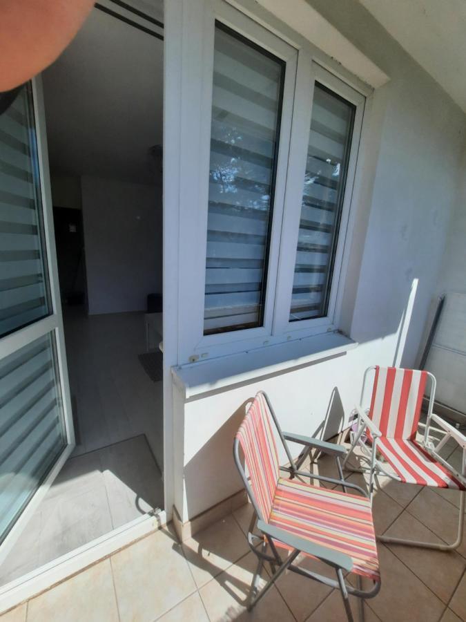 Apartament Zorzy Przy Instytucie Kardiologii Anin Varsóvia Exterior foto