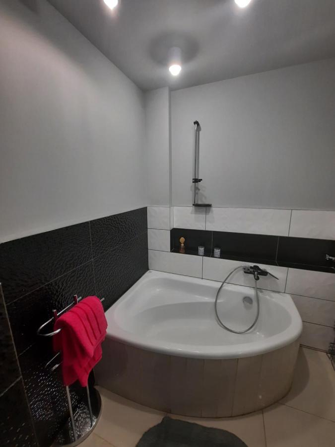 Apartament Zorzy Przy Instytucie Kardiologii Anin Varsóvia Exterior foto